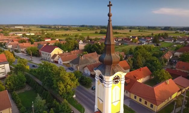 Jó hírt jelentett be Orbán Viktor: még több adófizetői pénzt osztanak szét a kocsmák és a kisboltok között, felújítják a falusi templomokat is