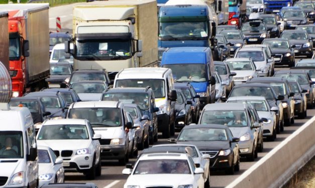 Lezárt autópálya, araszolás – szinte teljesen bedugult Budapest környéke