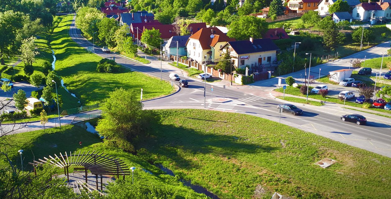 Nagy a felháborodás Biatorbágyon, 400 milliót költenek műfüves focipályára
