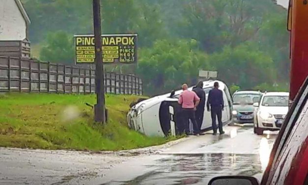 Két autó ütközött az egyenes úton Biatorbágy és Páty között, kórházban vannak a sérültek
