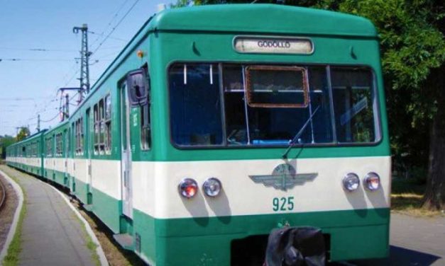 Drogosok a gödöllői HÉV-en: a MÁV vezére szerint túl öregek a szerelvények, ezért inkább nem kamerázzák be őket
