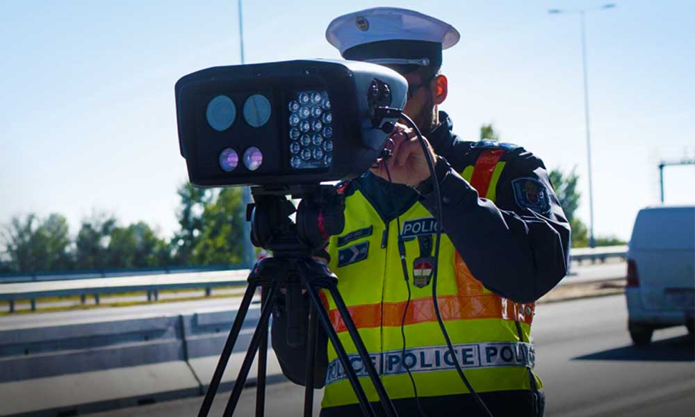 Nagyon megemelik a gyorshajtásért járó bírságot, 390 ezerre is büntethetnek szeptembertől