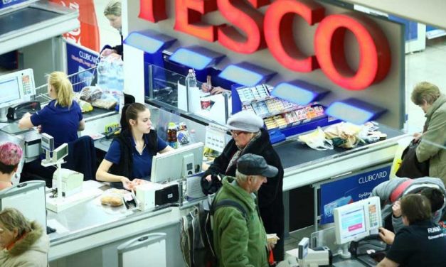Ha nyugdíjas vagy, ezentúl érdemes a Tescoban vásárolnod: mától kedvezményt kapnak az idősek