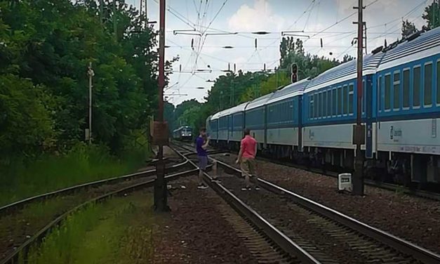 Döbbenetes! Hétfőn 28 órát késtek a vonatok. Tüntetés lesz a MÁV ellen
