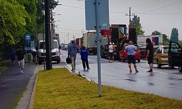 Gázolás történt Halászteleknél, óriási volt a dugó Csepel felé