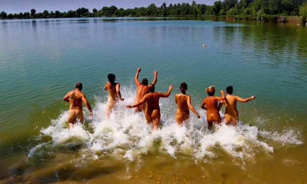 Nudisták az agglomerációban, sokan a büfébe is pucéran mennek egy kutatás szerint