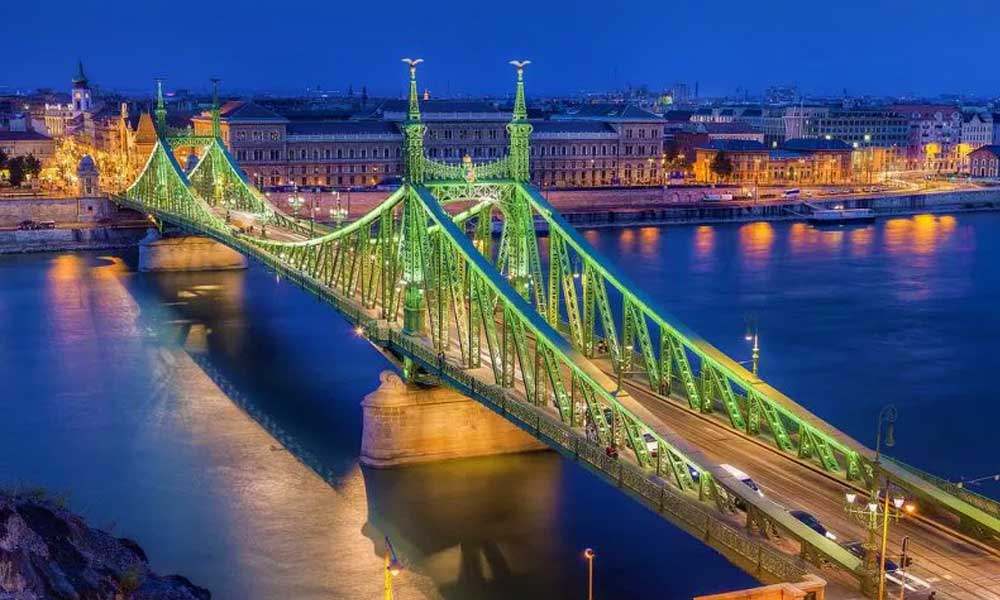 Figyelj, ha autózol! Négy hétvégén lezárják az autók elől a Szabadság hidat