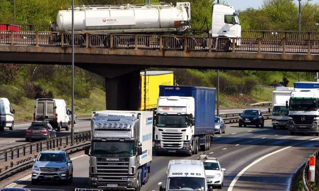 Vigyázat az utakon! A hőség miatt nem lesz kamionstop a hétvégén