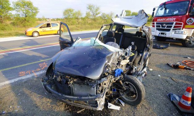 Óriási baleset volt az M2-esen, meghalt egy nő Dunakeszinél