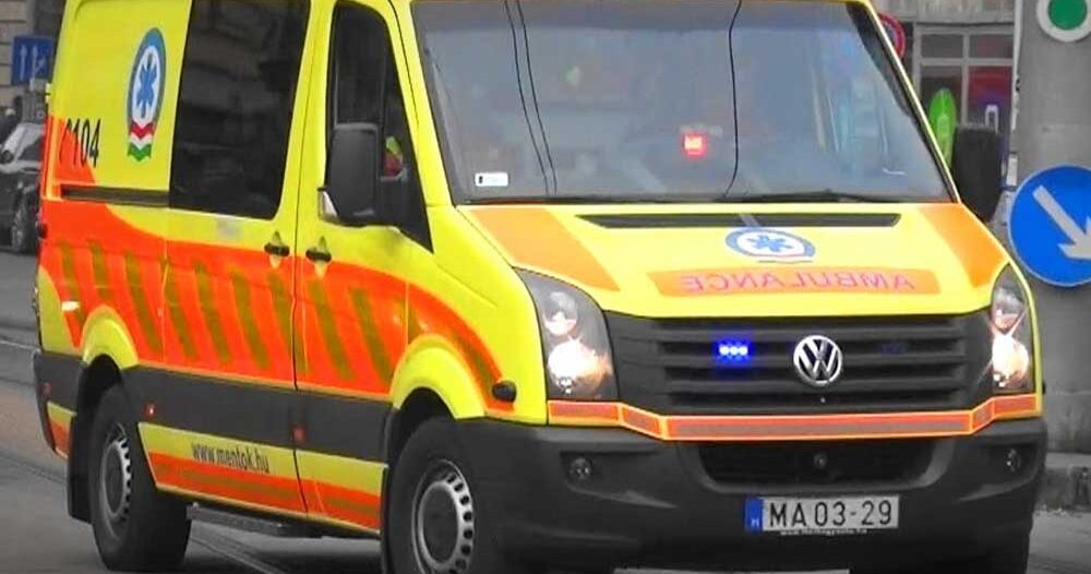 Bedrogozva támadta meg a rajta segítő mentősöket a 22 éves budapesti férfi, az egyik mentőápolónak a bordája is eltört