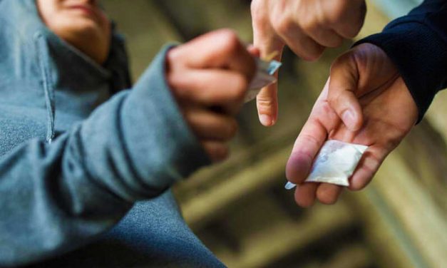 A Facebookon árulta a kábítószert a veresegyházi drogkereskedő