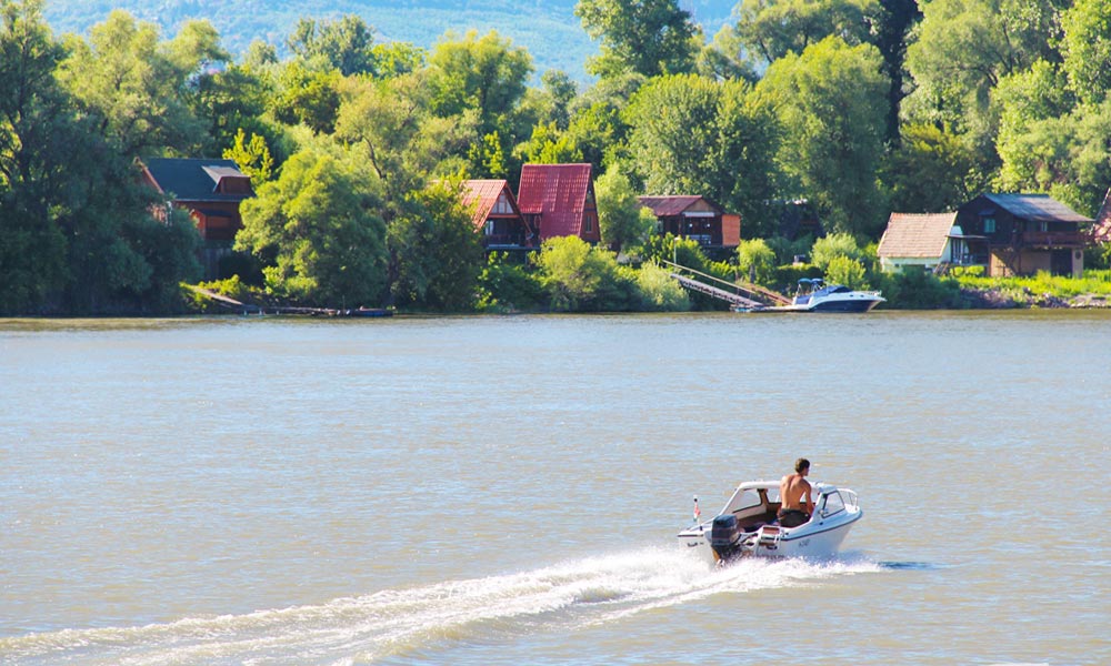 Árhullám a Dunakanyarban! Szinte minden második házat irreális áron kínálnak