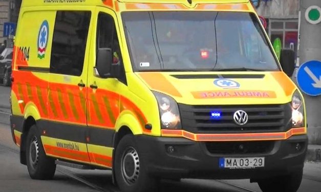 Felfüggesztettet kapott a mentősökre ittasan rátámadó nő