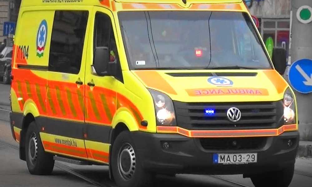 Felfüggesztettet kapott a mentősökre ittasan rátámadó nő