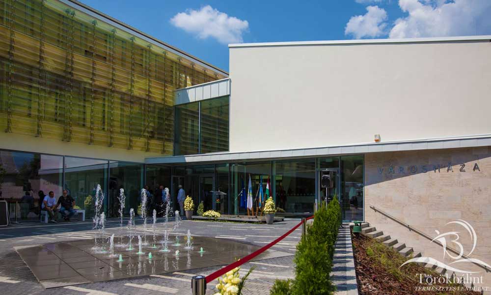 Látványos, a településhez méltó városházát kapott Törökbálint