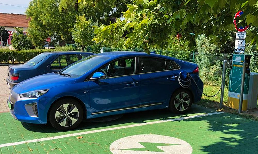 Ingyenpénz elektromos autókhoz, itt vannak töltőhelyek az agglomerációban