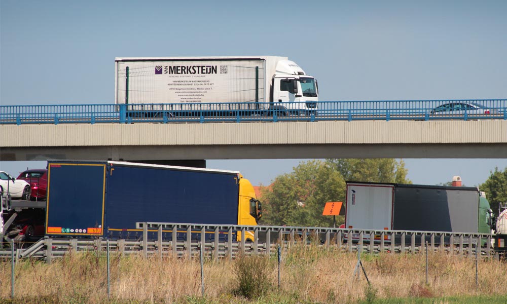 Röhej, hogy mikorra lesz kész az M0 nyugati szakasza és az M10-es út, a szemed se rebbenjen amikor megpillantod a dátumot