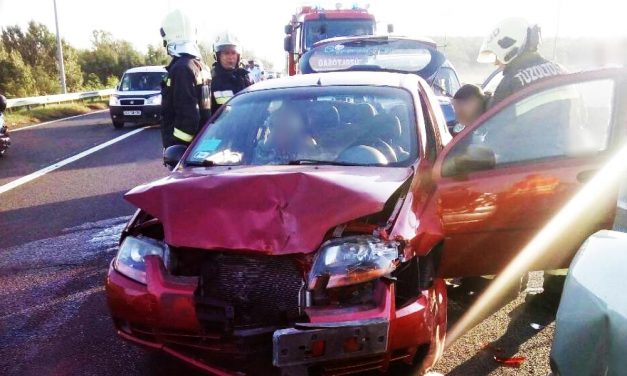 Az M0-áson karambolozott Oszvald Marika, sokkos állapotban vitték kórházba