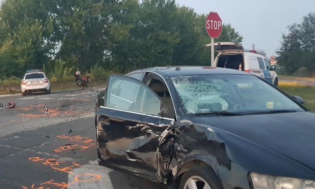 Halálos ütközés, a motoros nem élte túl a becsapódást – Fotók a helyszínről!