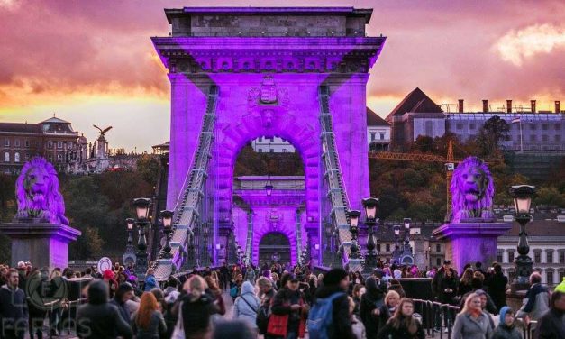 Vasárnap este rózsaszínre színezték és lezárták a Lánchidat