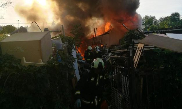 A tűz martaléka lett egy családi ház Érden