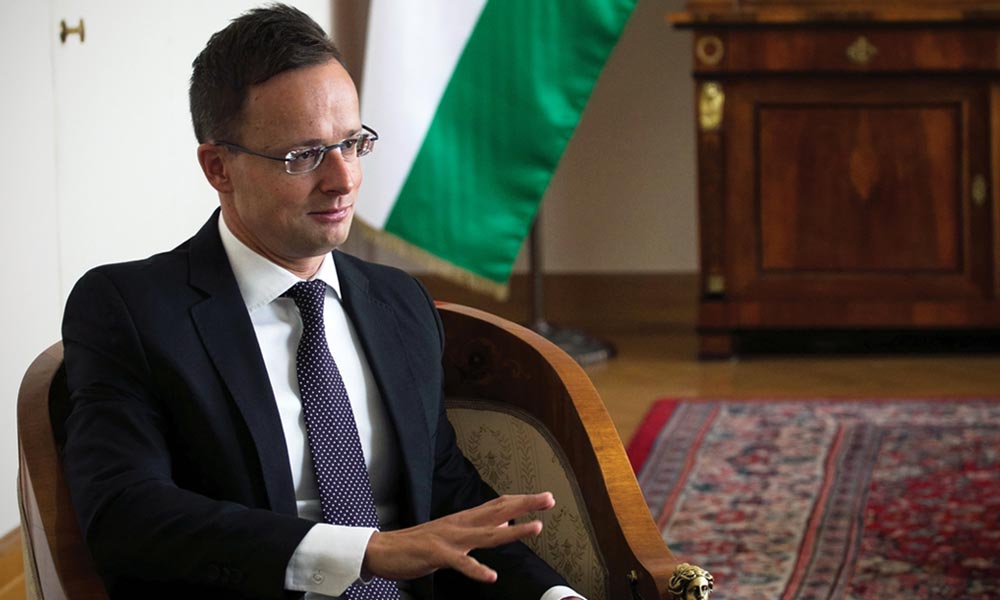 A Dunakeszin élő miniszter elővárosi vonattal járt a Parlamentbe dolgozni