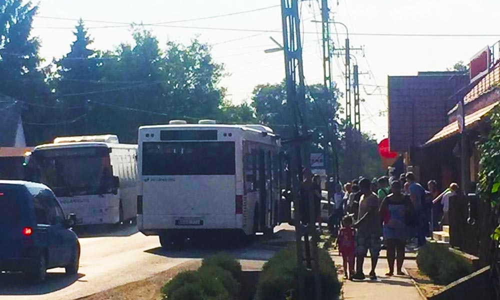Elfüstölt a zsámbéki busz Pátyon