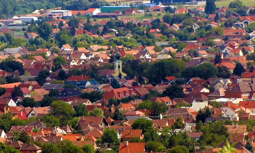 A katasztrófavédelem lezár egy körforgalmat Pilisvörösvárnál