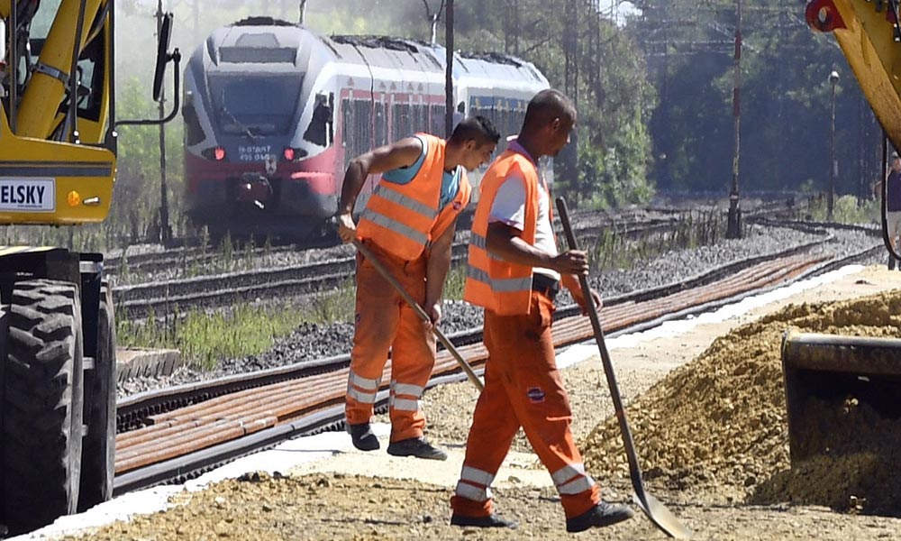 Fontos elővárosi vasútvonal újul meg, 160 km/h-ás sebességgel mehetnek majd a vonatok