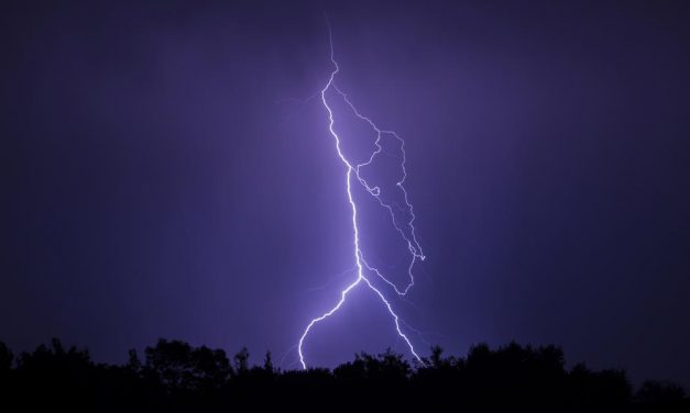 Figyelmeztetést adtak ki: felhőszakadás, viharok várhatók az agglomerációban