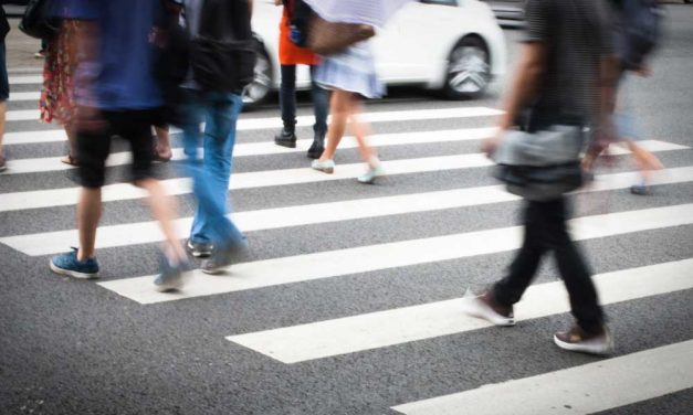 Razzia: drónokkal és testkamerával felszerelt civil ruhás zsarukkal ellenőrzi három napon át a gyalogosokat a rendőrség