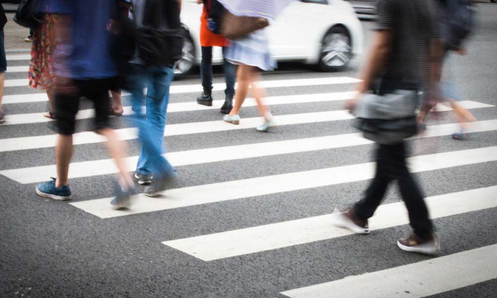 Razzia: drónokkal és testkamerával felszerelt civil ruhás zsarukkal ellenőrzi három napon át a gyalogosokat a rendőrség