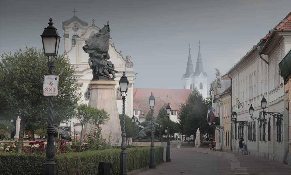 Már hivatalos! Ezekben az agglomerációs városokban jobb, ha nem mennek a gyerekek az utcára