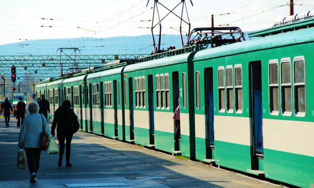 Nagyon várják a budapestiek az új HÉV-szerelvényeket és elutasítják a nagykörúti bringasávokat