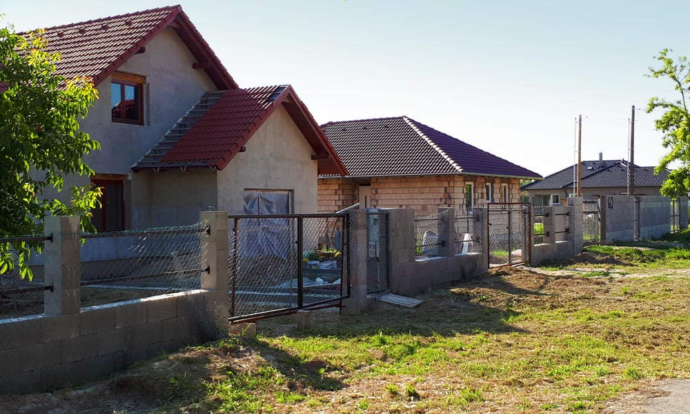 Csalhatott az ingatlanos cég, kamu fotókat mutathatott a vásárlóknak a hatóság szerint