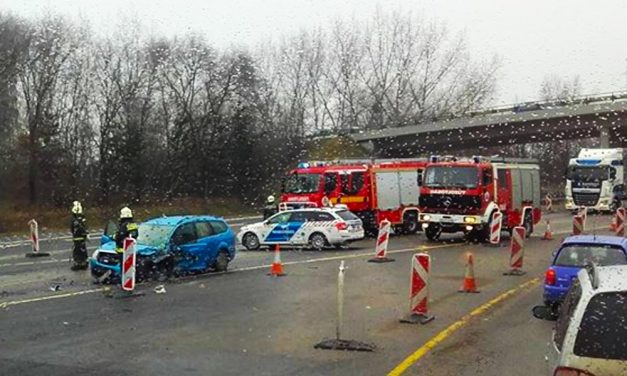 Baleset az M2-esen, a fóti kihajtótól az M0-ásig áll a sor