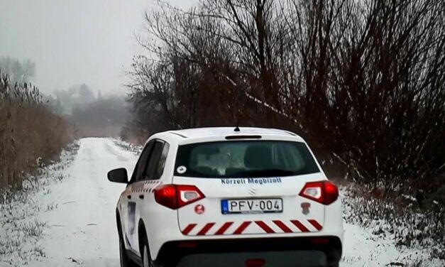 Két 13 éves fiú alatt beszakadt a biatorbágyi halastó jege, nagy volt a pánik