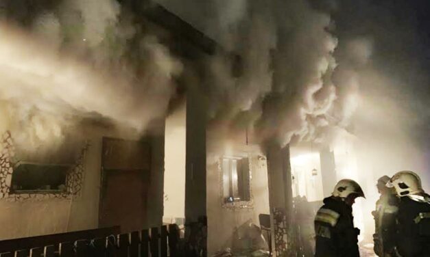 Nagyon füstölt egy kistarcsai épület, az gyulladt meg, amire nem is számítottak