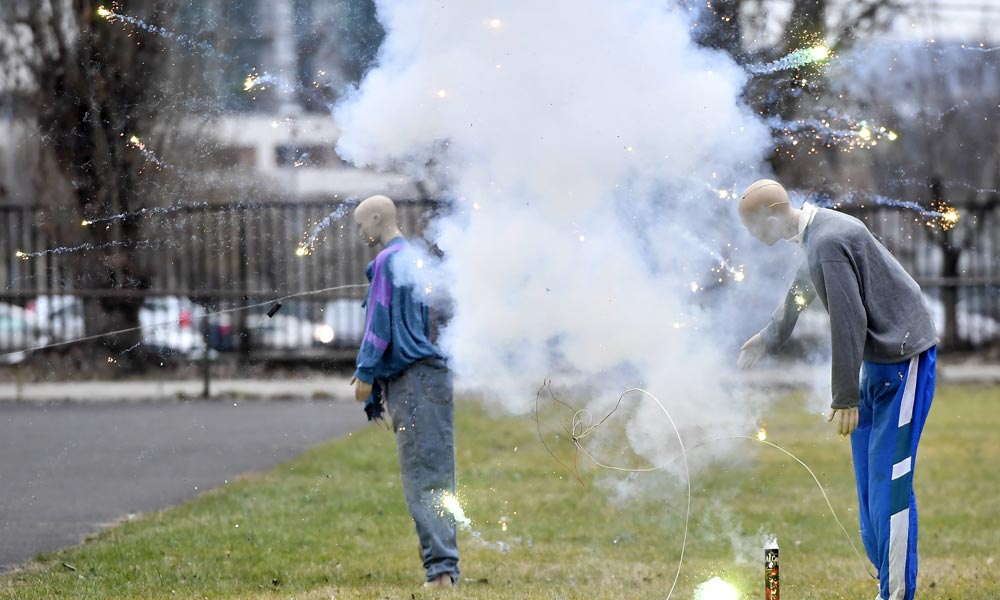 Így szakítja szét az emberi testrészeket a petárda, vagy egy tűzijáték rakéta – videó