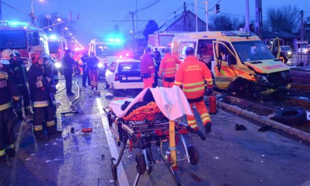 Durva karambol volt az üllői úti Lidl-nél – sokkoló fotókat kaptunk