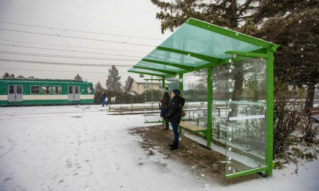A HÉV-megállókban sem a hótól, sem az esőtől nem kell félni