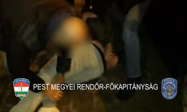 Látványos rajtaütés! Unokázós csalókat fogtak el az agglomerációban – Videó