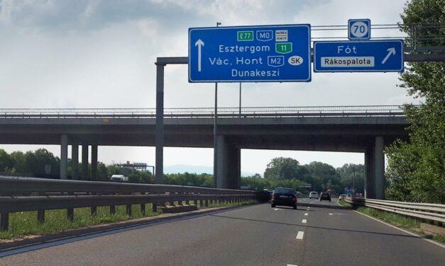 Furcsaságok az épülő M2-esen, Magyarország egyik legveszélyesebb útján