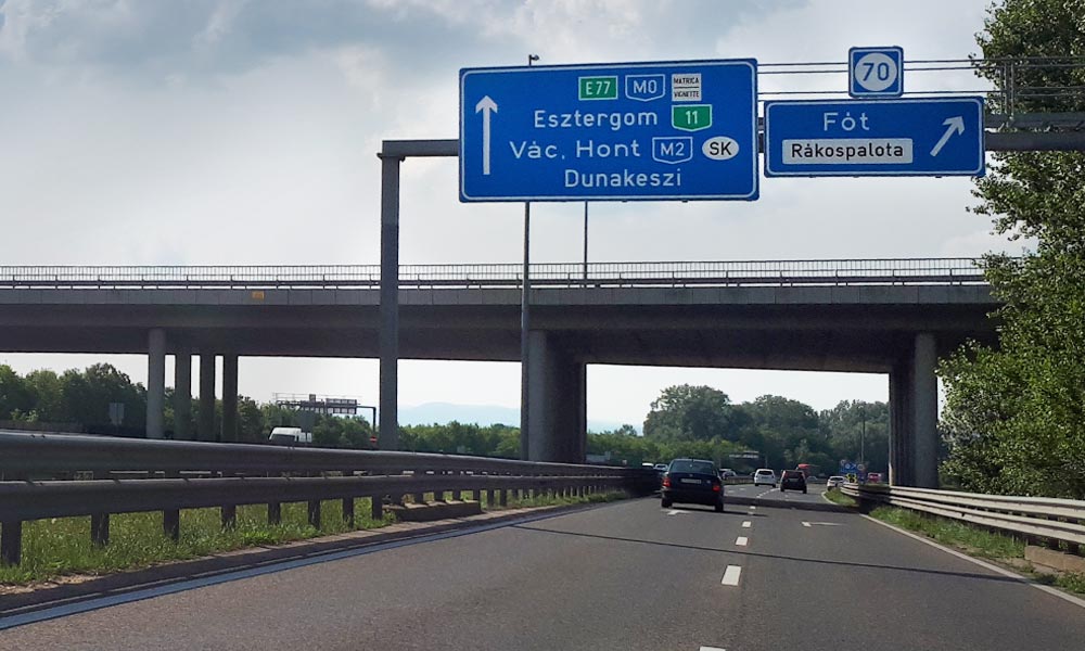 Az M2-es egyik fontos szakaszán csak 40 km/h-ás sebességgel lehet menni