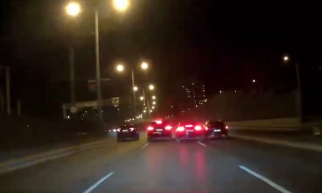 Vakmerő mutatványt csinált két autós az M3-as bevezetőn – Videó!