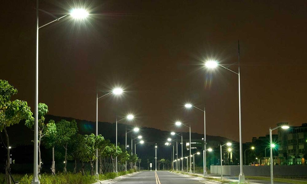 Több ezer LED-lámpával korszerűsödik a budapesti közvilágítás