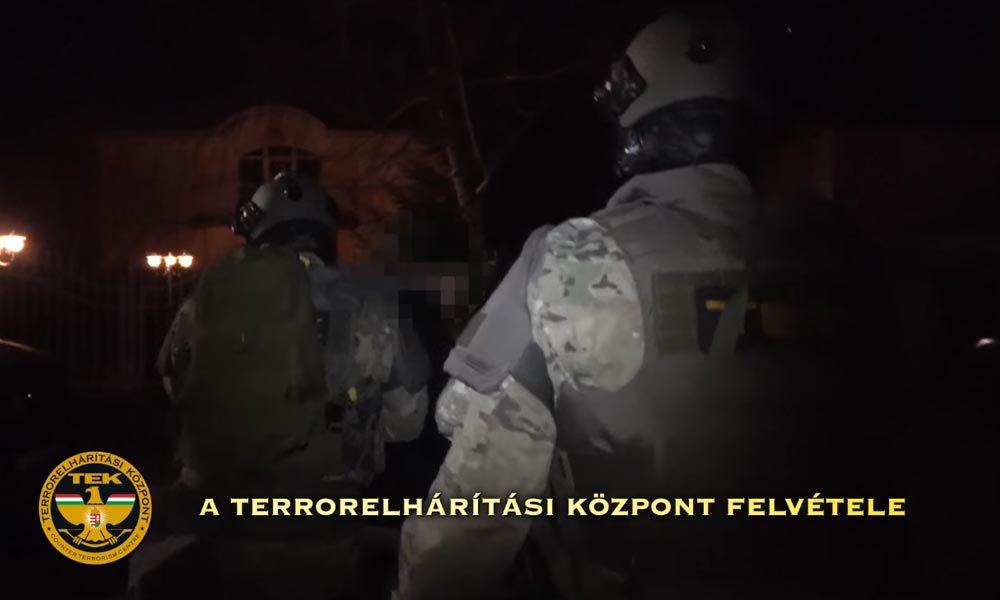 Oda csaptak, ahová kell – Drogtanyát számolt fel a rendőrség és mindent lefoglaltak (Videó)