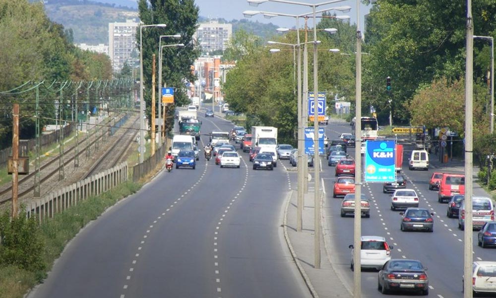 Hatalmas dugókra kell felkészülni! Tavasszal felújítják a Szentendrei utat
