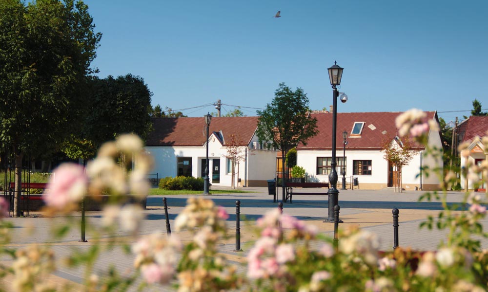 Nagyon jól járnak Vecsésen, bevezetik a plusz pénzt jelentő “Vecsés-pótlékot”