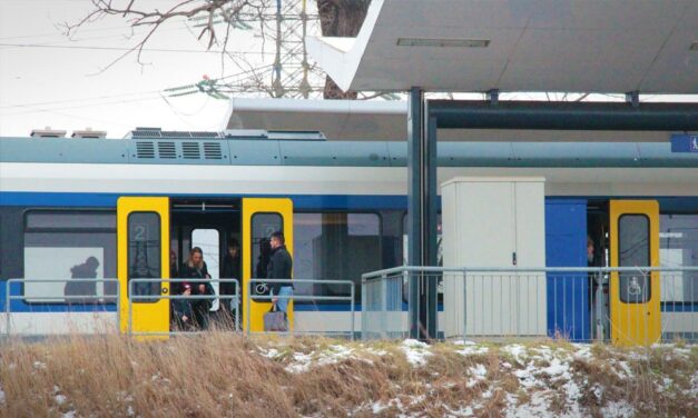 Az elővárosi szakaszok miatt 3,8 évet késtek a vonatok tavaly